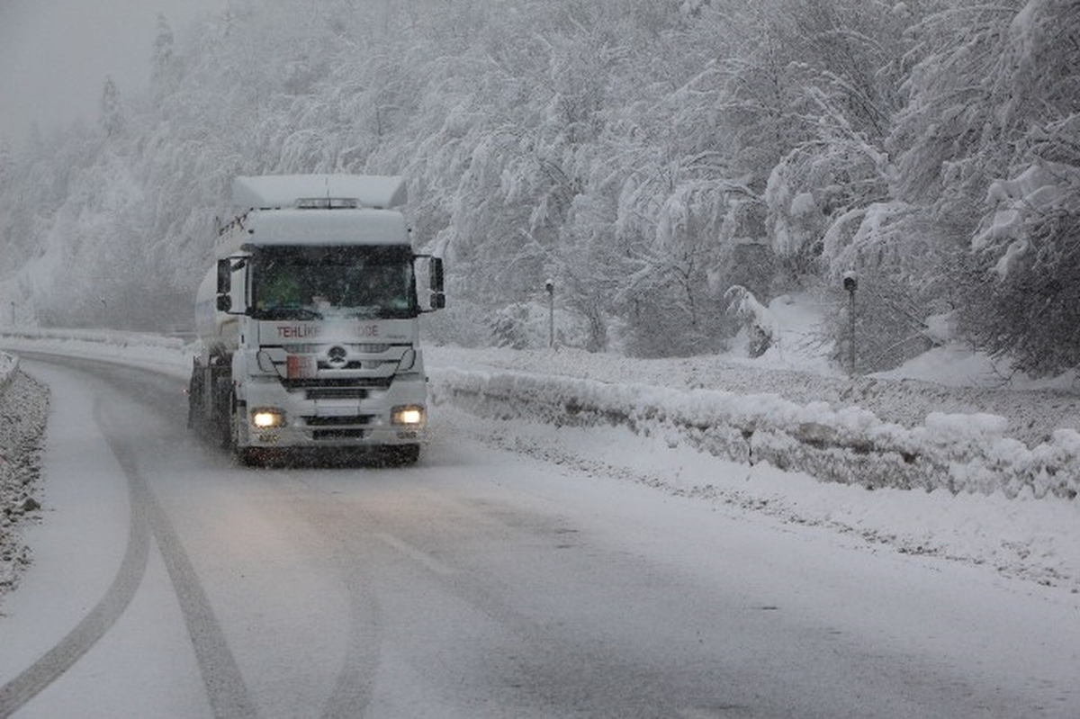 Bolu Dağı ve Kent Merkezinde Yoğun Kar Yağışı