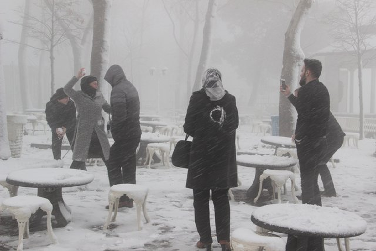Çamlıca Tepesi\'nde Kar Keyfi