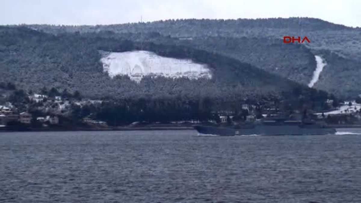 Çanakkale Rus Savaş Gemisi Çanakkale\'den Geçti