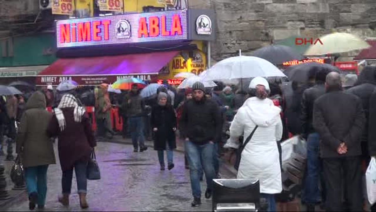 Çekilişe Saatler Kala Milli Piyango Bayileri Önünde Umut Kuyruğu...