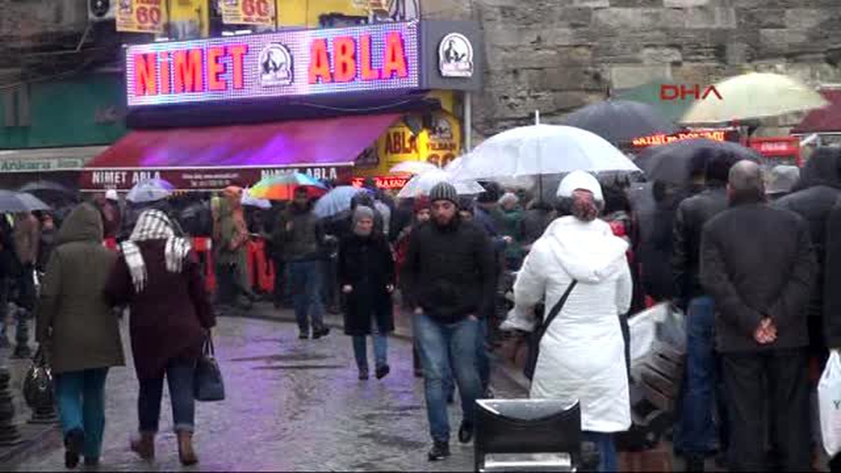 Çekilişe Saatler Kala Milli Piyango Bayileri Önünde Umut Kuyruğu...