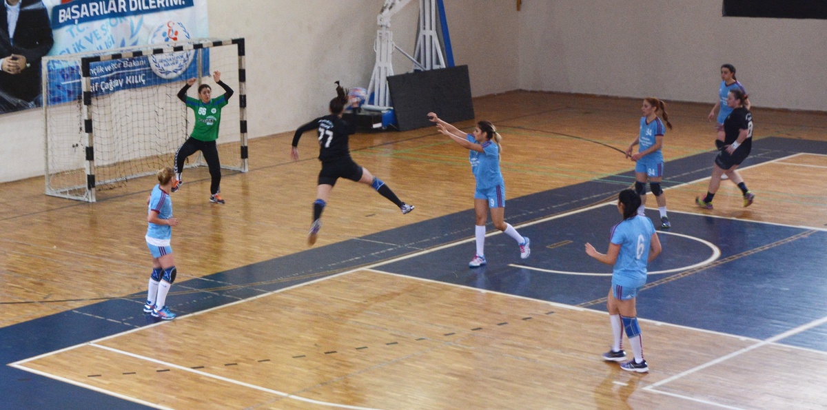 Dinçspor\'un Sultanlarından Yeni Yıl Hediyesi