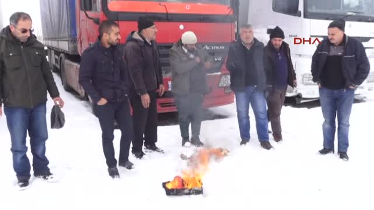 Doğubayazıt - Tır Sürücülerinin Parkta Korkulu Bekleyişi