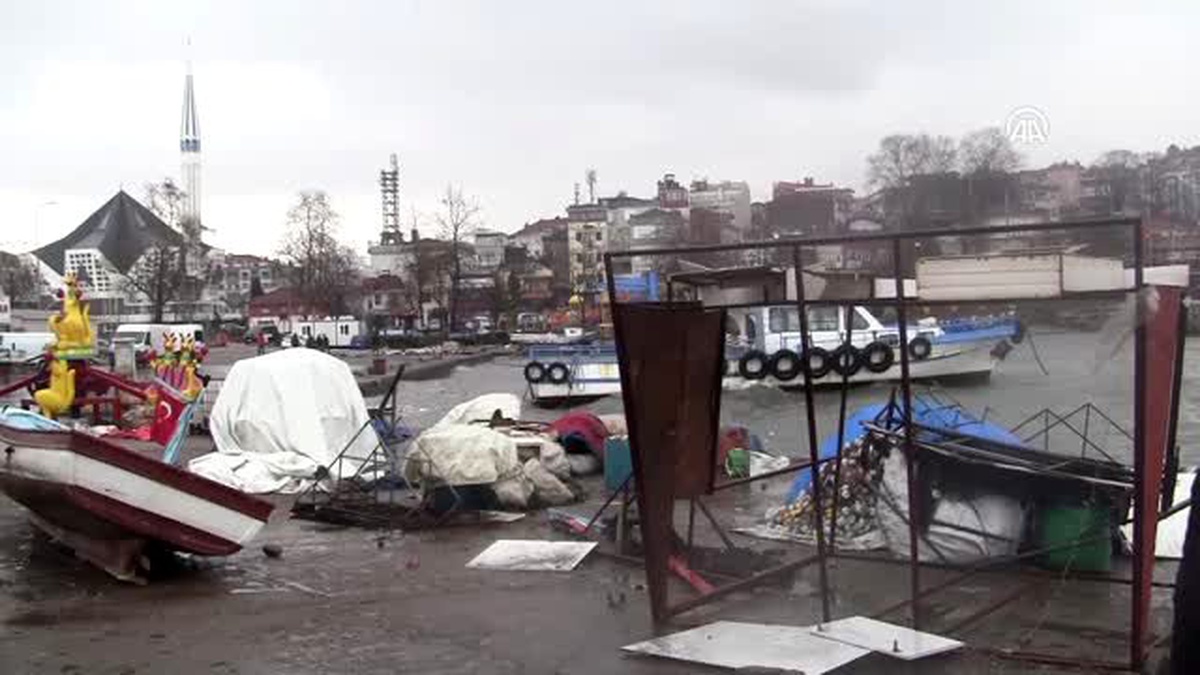 Düzce\'de Fırtına Nedeniyle 16 Tekne Zarar Gördü