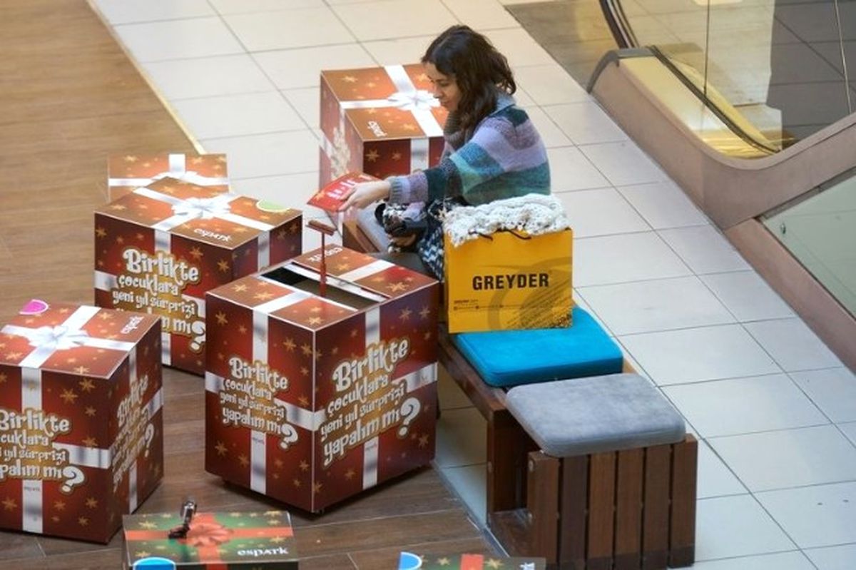 Espark\'tan Köy Okullarına Paket Paket Mutluluk