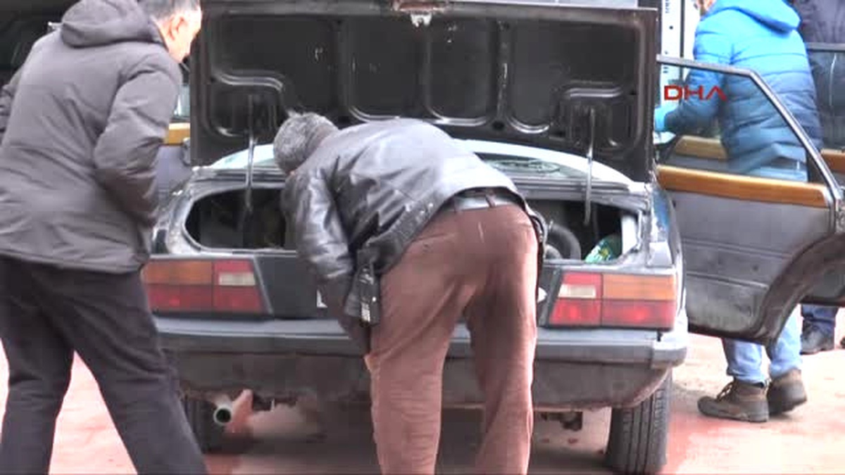 Gaziantep Kavga Şüphelilerinin Aracından El Bombaları ve Tabancalar Çıktı
