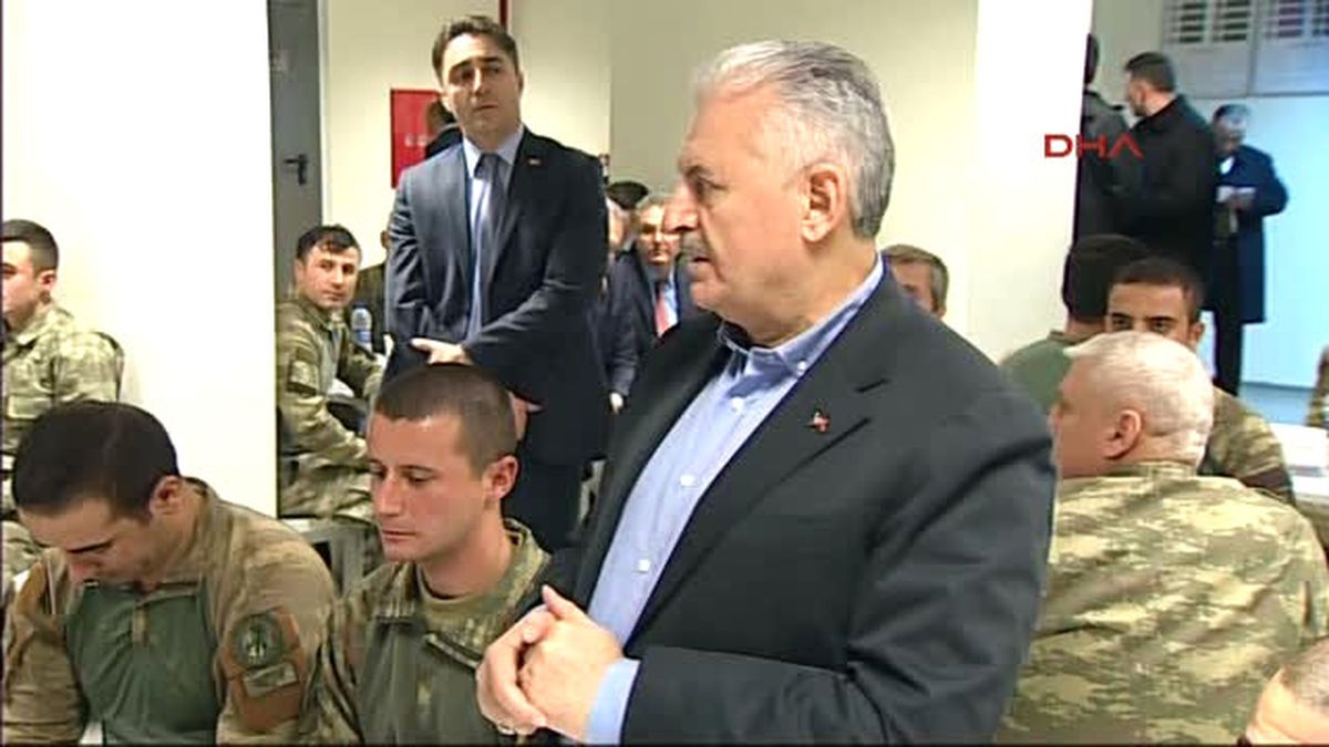 Gaziantep Oğuzeli Başbakan Yıldırım Askerlerle Birlikte Karavandan Yemek Yedi