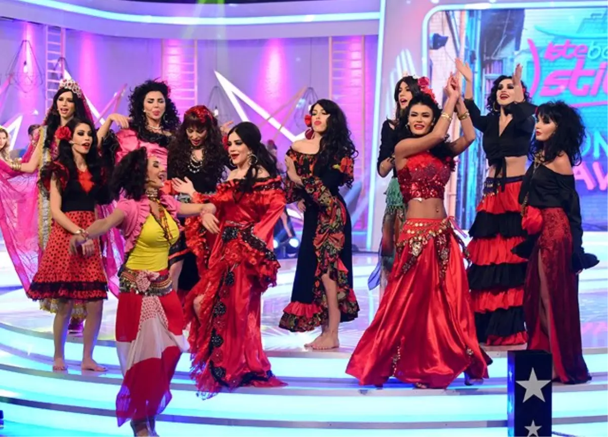 İşte Benim Stilim Kızları Sahneyi Salladılar! Stüdyoda Roman Havası Rüzgarı...