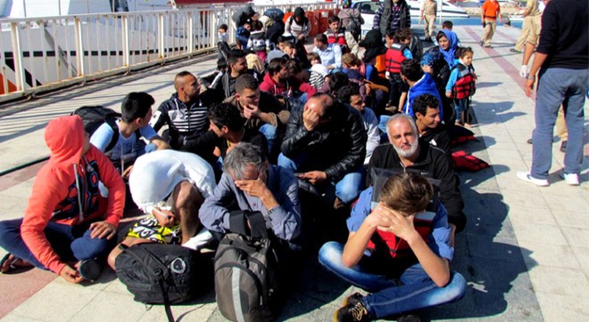 İzmir\'de Göçmen Kaçakçılığı Operasyonu