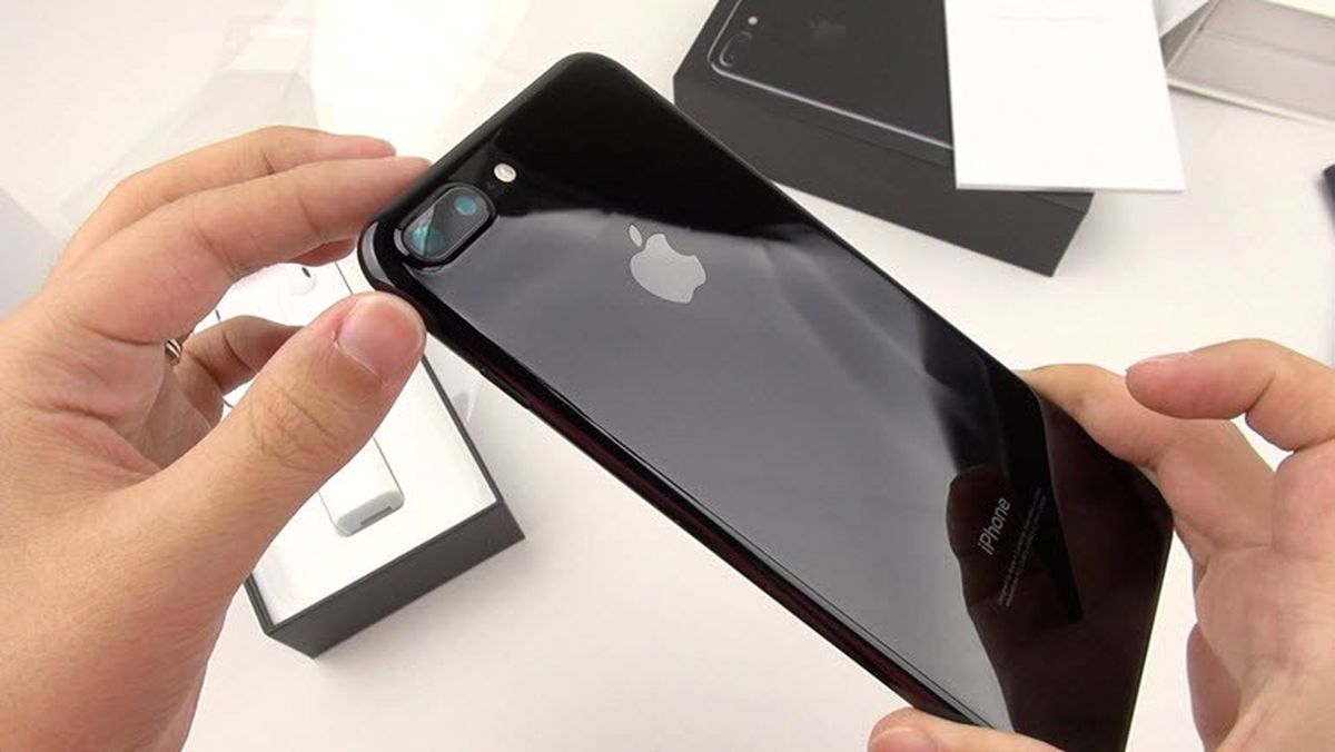 Jet Black İphone Bu Hale Geldi!