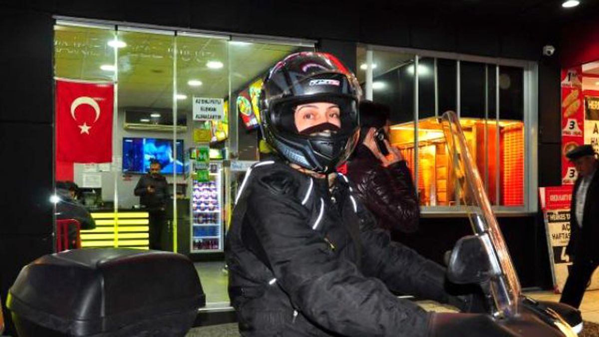 Kadın Motorlu Kurye Şaşırtıyor