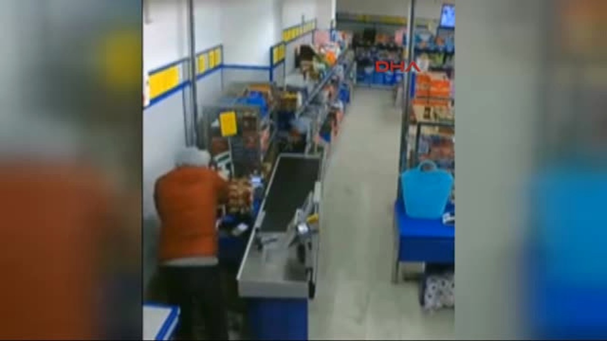 Kağıthane\'deki Market Soygunları Güvenlik Kamerasında