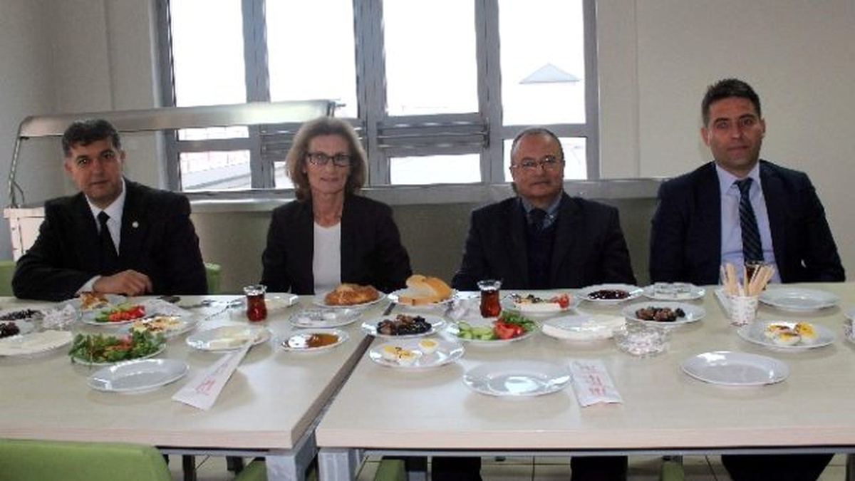Kamu Hastaneleri Genel Sekreterliği\'nden Yılsonu Kahvaltısı