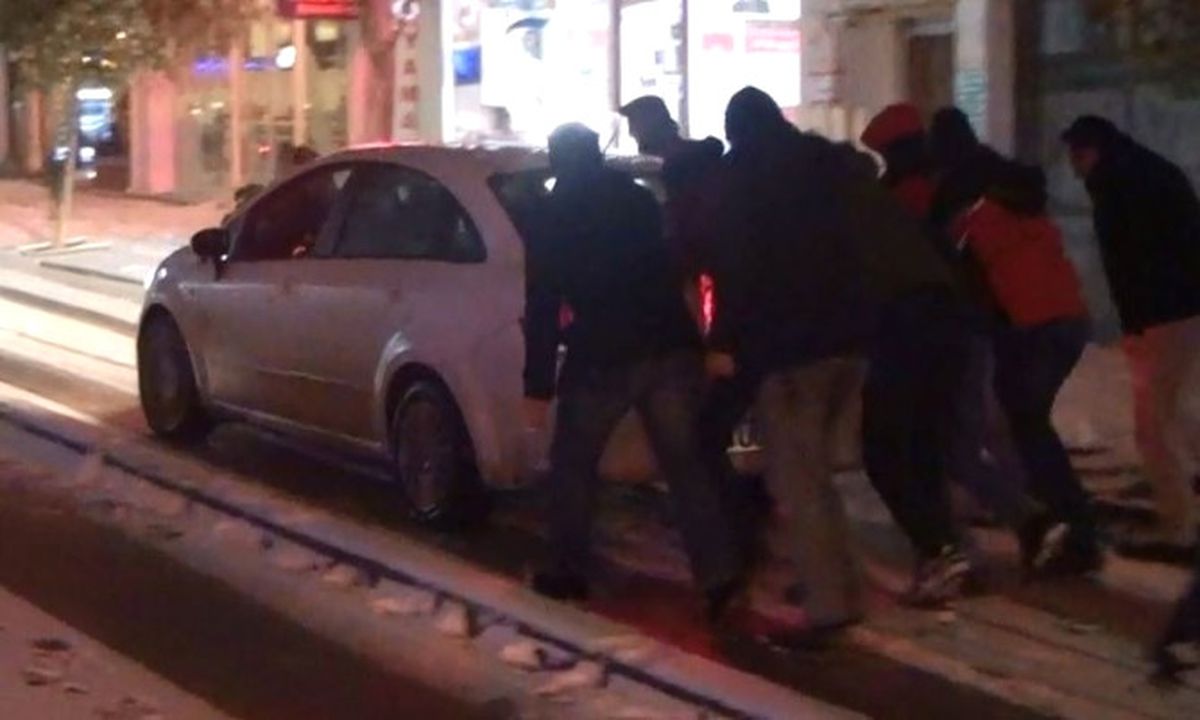 Kar Tekirdağ\'da Karayolu Ulaşımını Olumsuz Etkiledi
