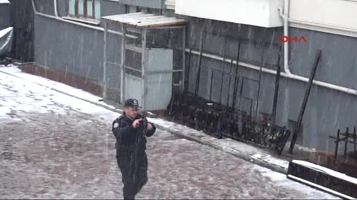 Karabük Ikinci Katın Balkonundan Atlayıp Intihara Kalkışan Kadın Yaralandı