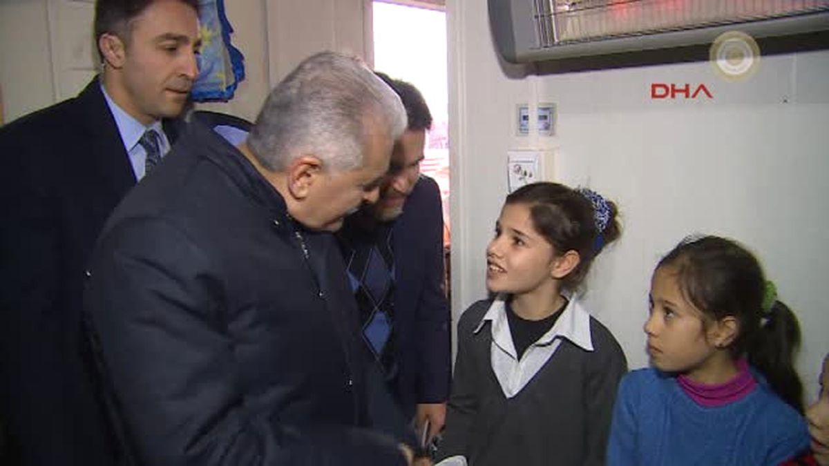 Kilis Başbakan Yıldırım Kilis\'te Mültecilerin Kaldığı Konteyner Kenti Ziyaret Etti