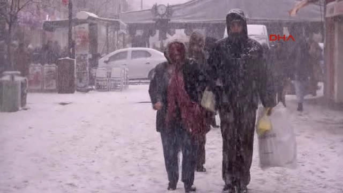 Kırklareli Demirköy\'de Kar Kalınlığı 30 Santime Ulaştı