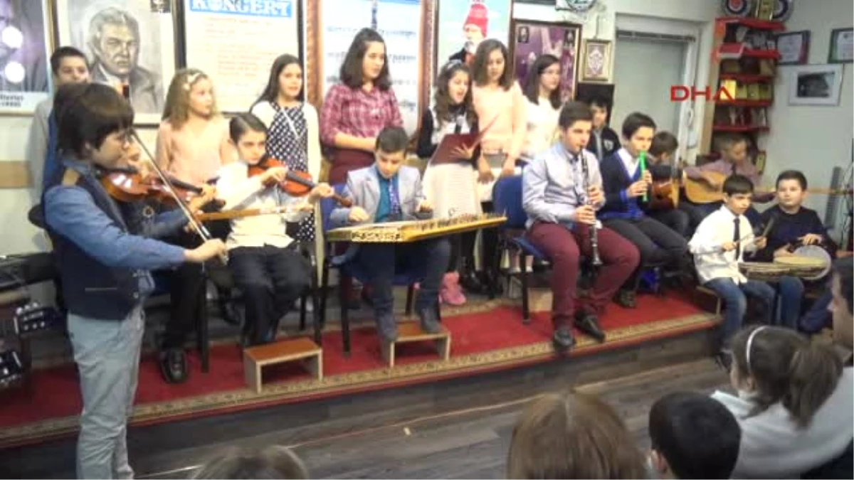 Kosovalı Türk Çocukların Yılbaşı Programı Büyük Ilgi Gördü