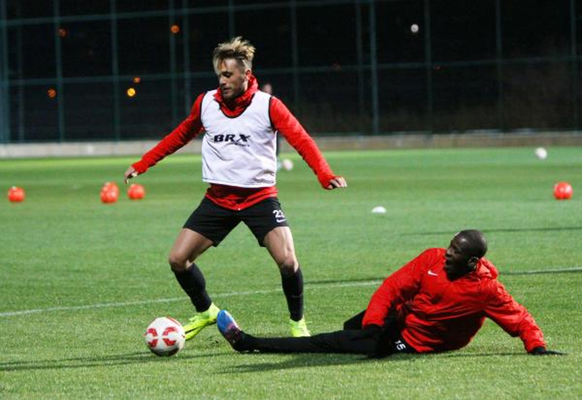 Manisaspor\'un Antalya Kampı Başladı