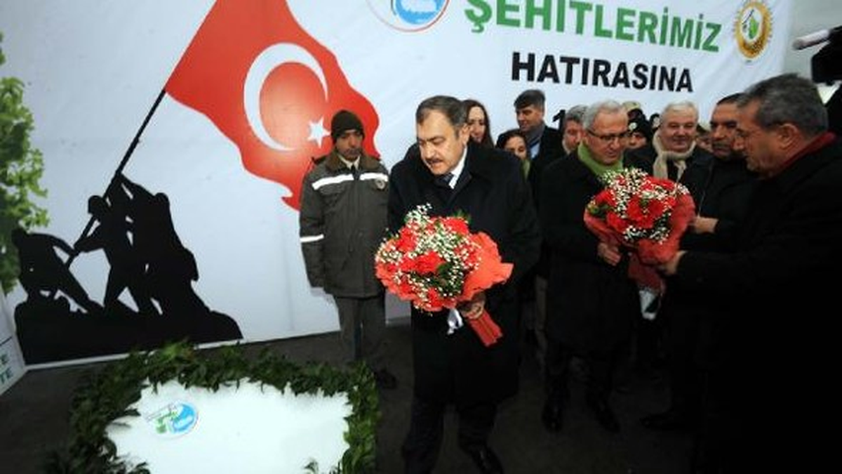 Orman Bakanı Şehitler Tepesi\'nde