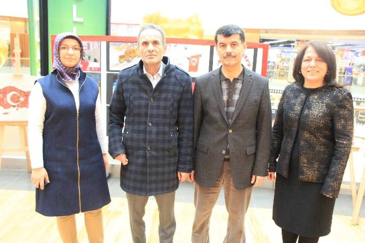Ortaokul Öğrencileri Çizdikleri Resimleri Sergiledi