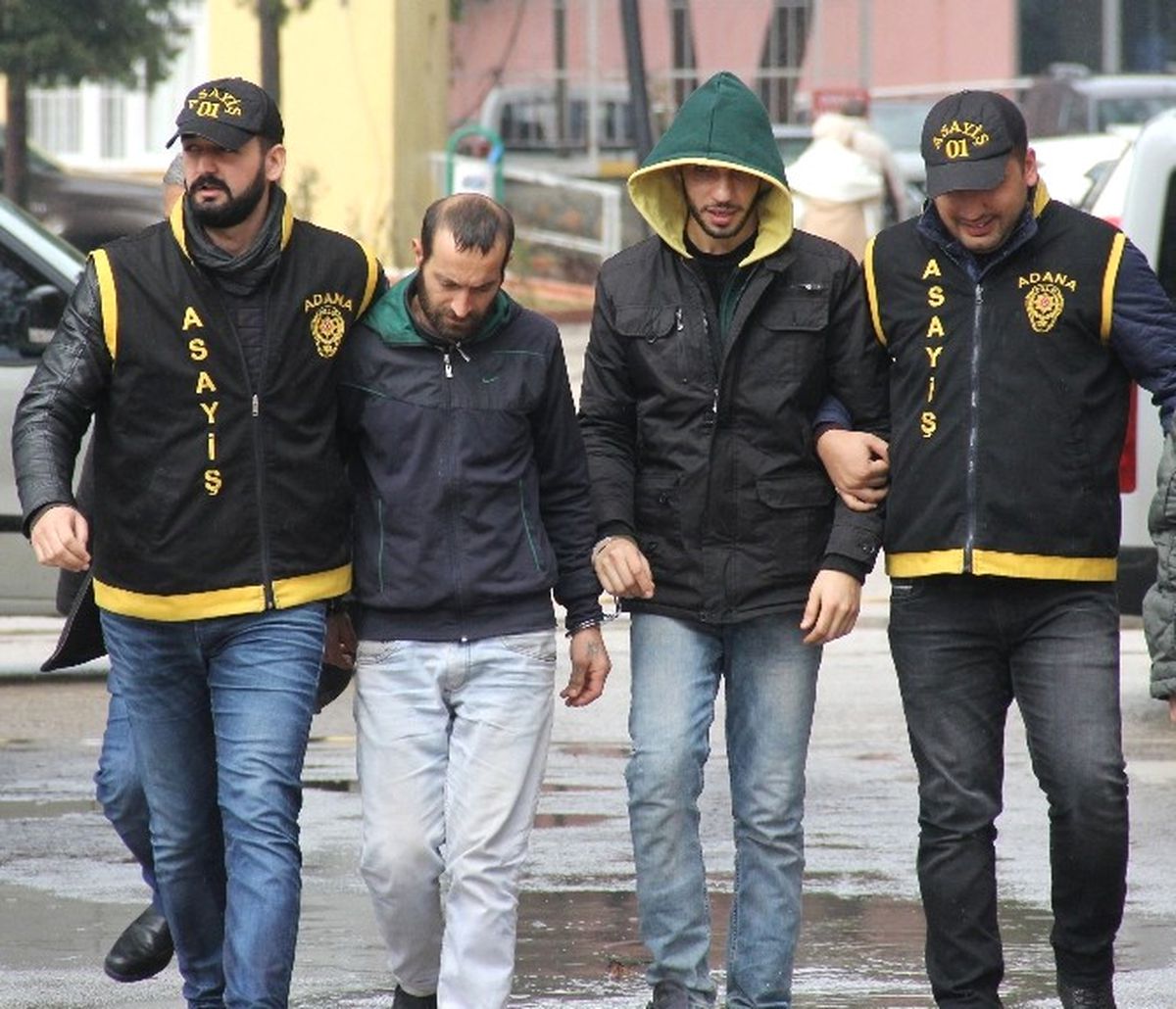 Polis İki Kapkaççıyı Aynı Evde Yakaladı