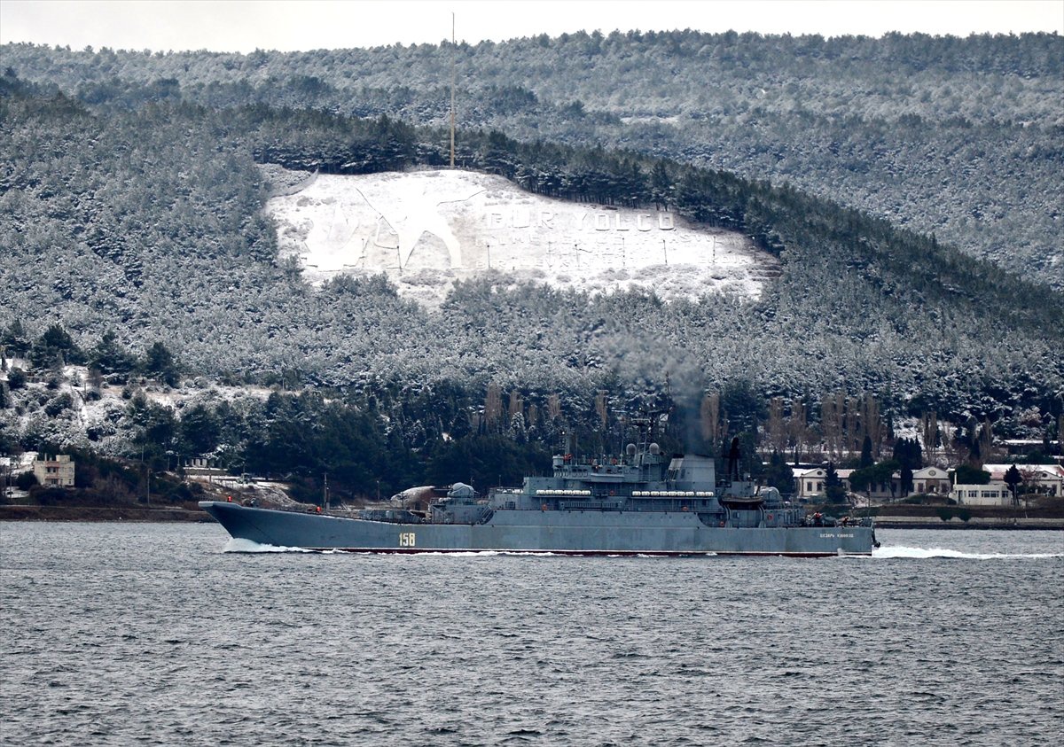 Rus Askeri Gemisi Çanakkale Boğazı\'ndan Geçti