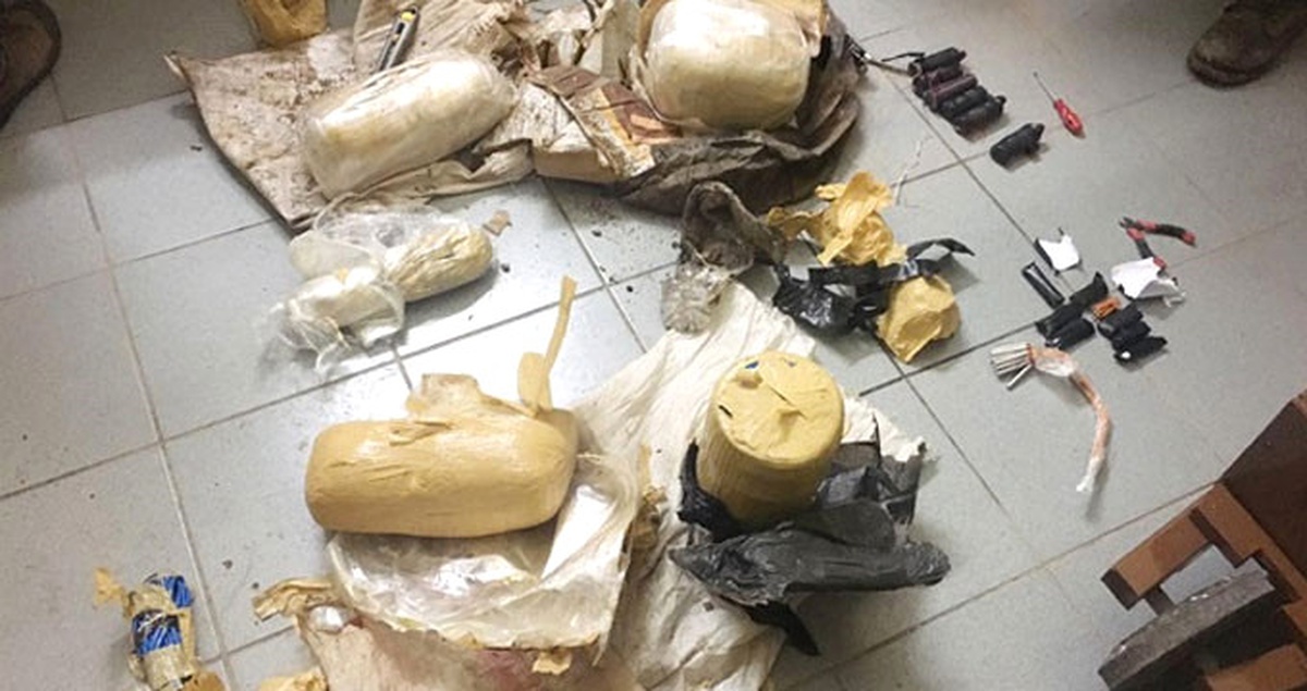 Sınırda Canlı Bombalara Gönderilmek Üzere Çok Sayıda Patlayıcı Ele Geçirildi