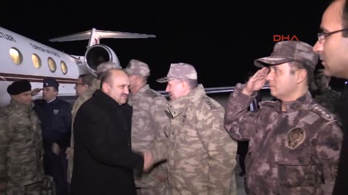 Şırnak Bakan Fikri Işık, Namaz Dağı\'nda Görev Yapan Askerleri Ziyaret Etti