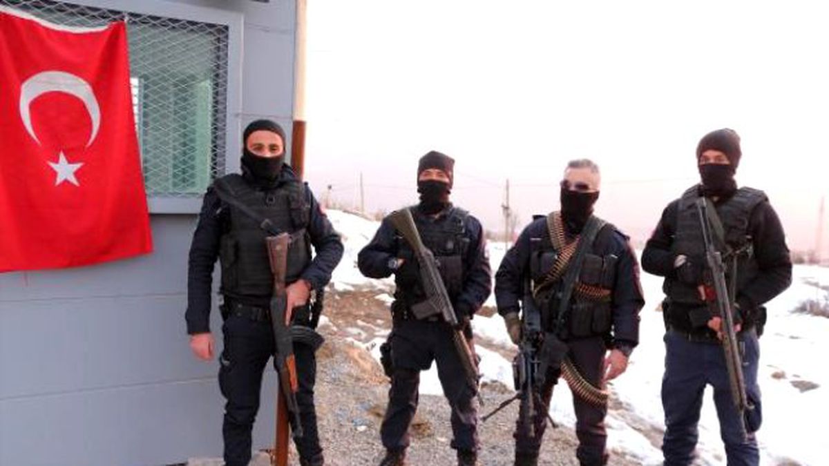 Şırnak\'ta Polis Yılbaşında Bile -10 Derecede Nöbet Tutuyor