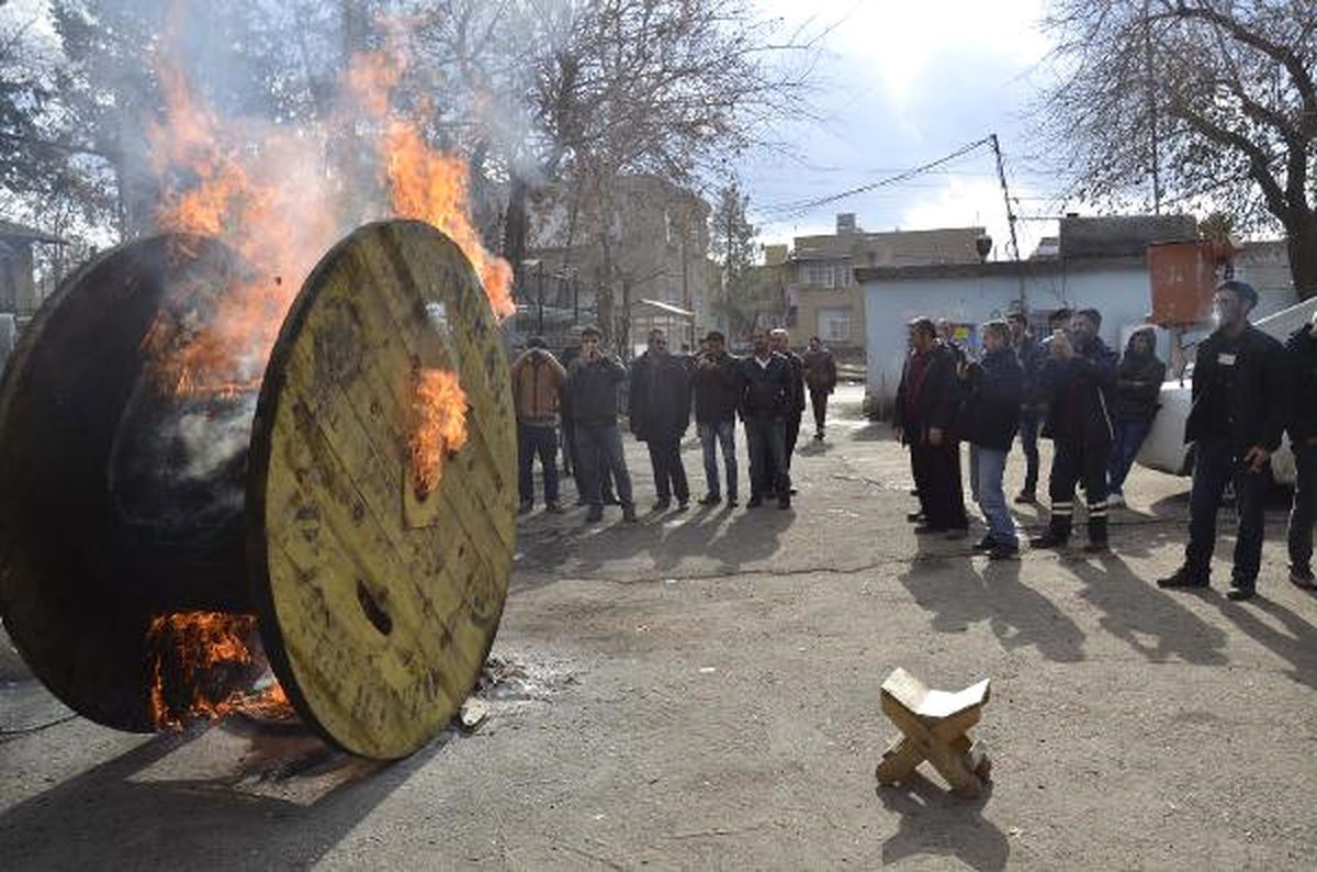 Siverek\'te Dedaş Çalışanı 45 Kişi İş Bırakma Eylemi Yaptı