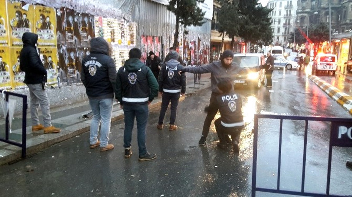 Taksim Meydan\'ı Araç Trafiğine Kapatıldı