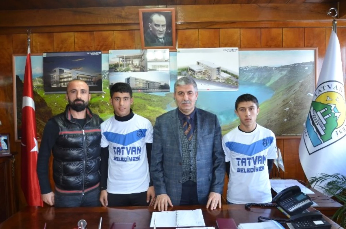 Tatvan\'dan İki Sporcu Bursaspor\'un Alt Yapısına Transfer Oldu