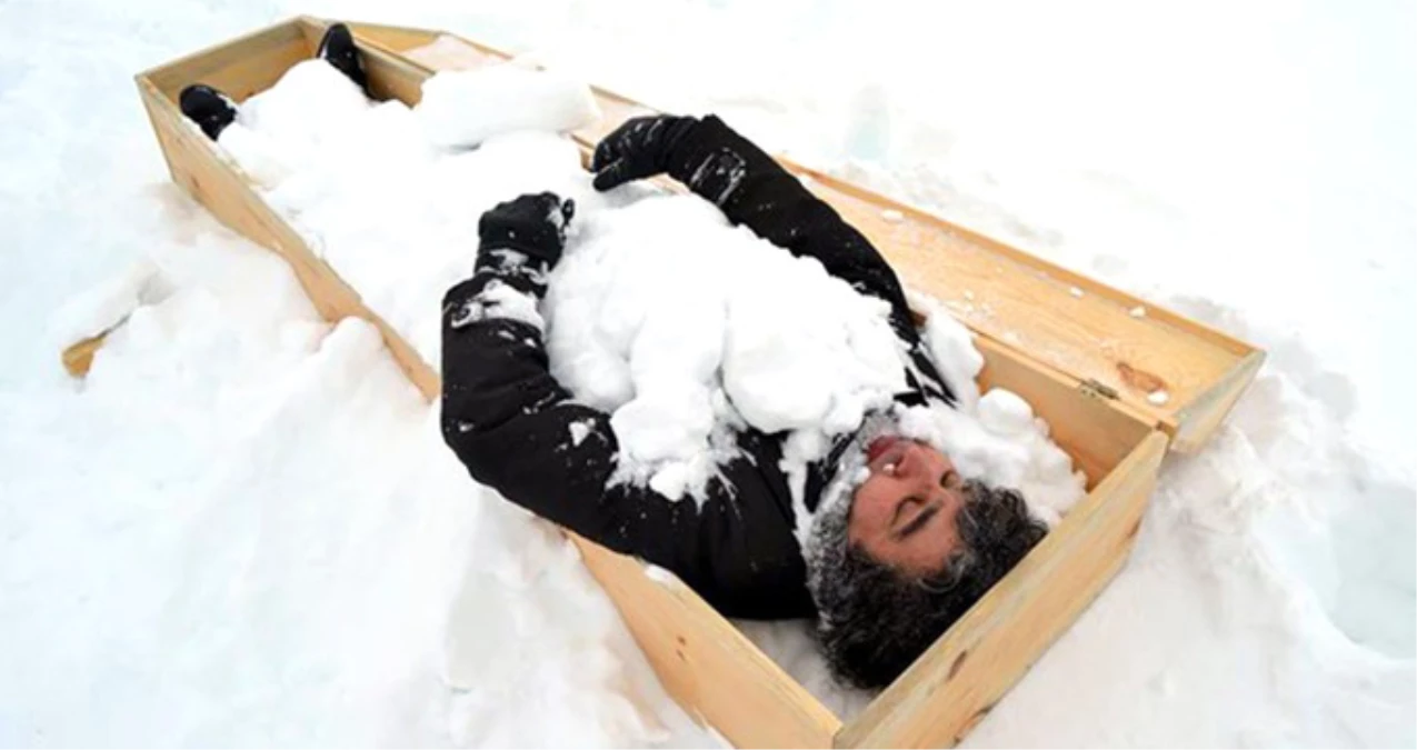 Terör Eylemlerine Dikkat Çekmek İsteyen Profesör Kar Altında Tabuta Yattı