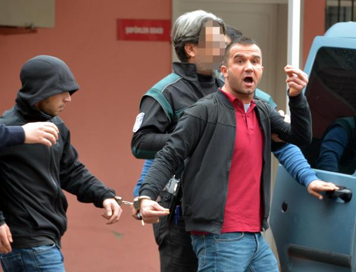 Uyuşturucu Operasyonunda Kalaşnikof ve Glock Ele Geçirildi