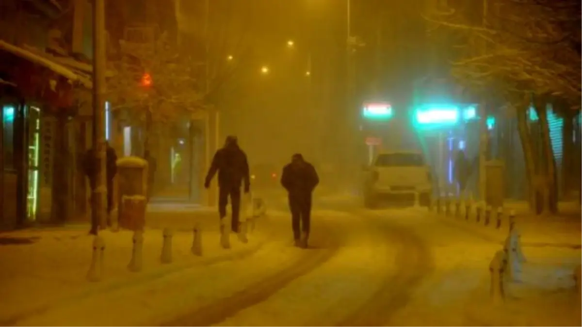 Uzunköprü\'de 6 Yıl Sonra Kar Sevinci