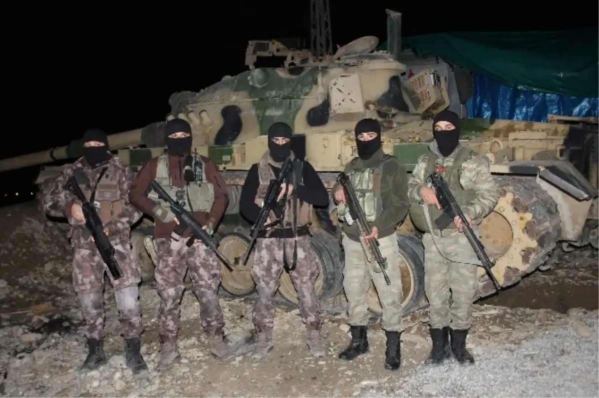 Yeni Yıla Görev Başında Giren Asker ve Polise Moral Ziyareti