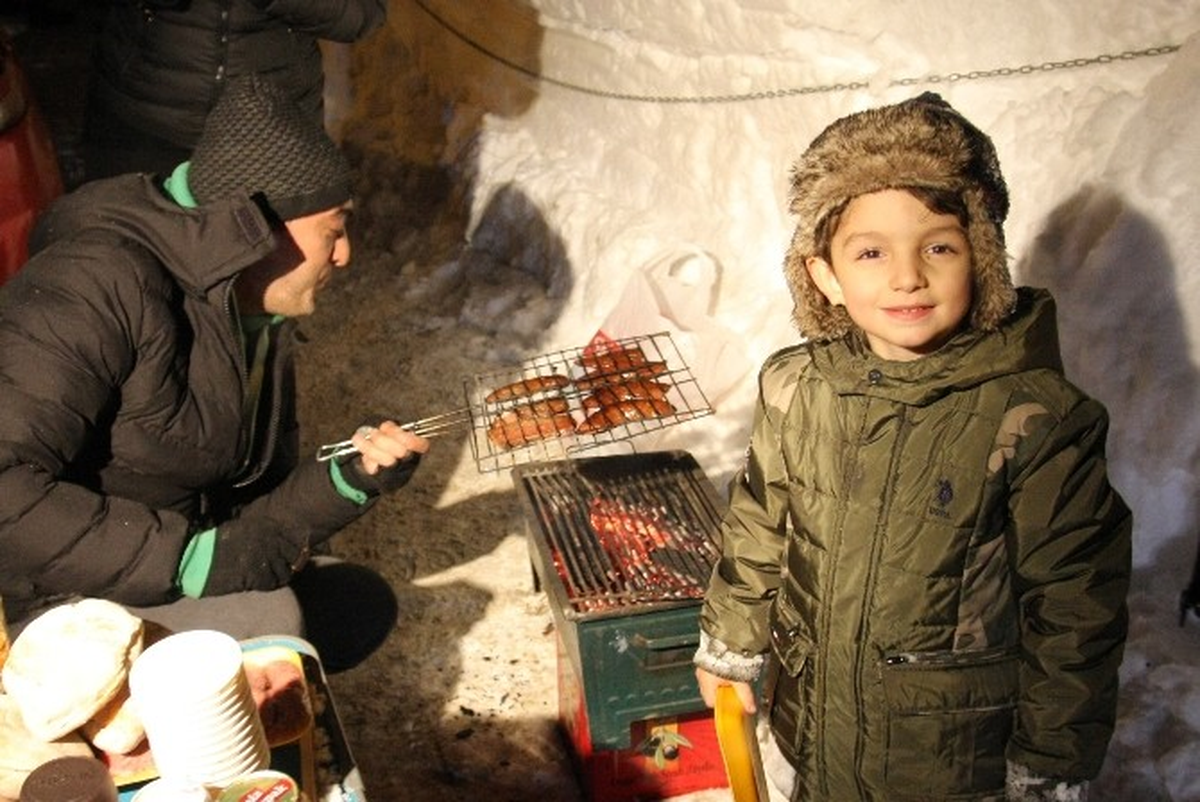 Yılbaşı Öncesi Uludağ\'da Kar Üstünde Mangal Keyfi