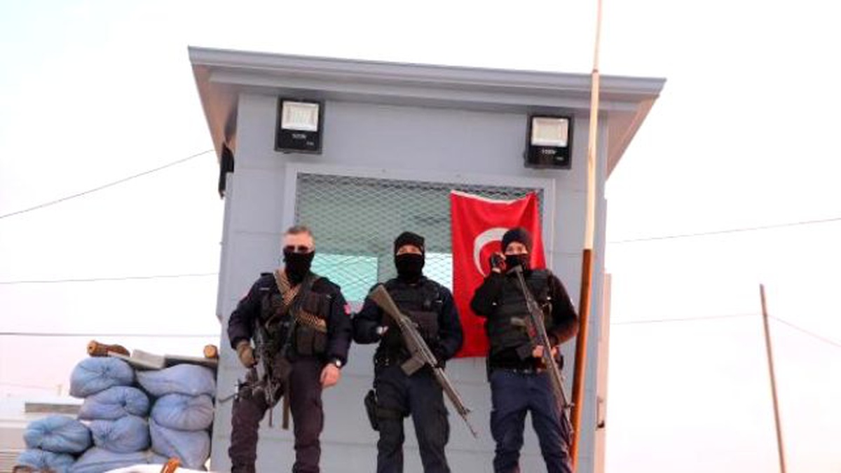 Yılbaşında Vatandaşın Huzuru İçin Eksi 10 Derecede Görev Başındalar