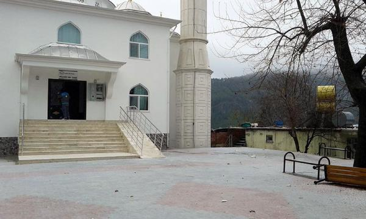 Yıldırım İsabet Eden Minare Hasar Gördü