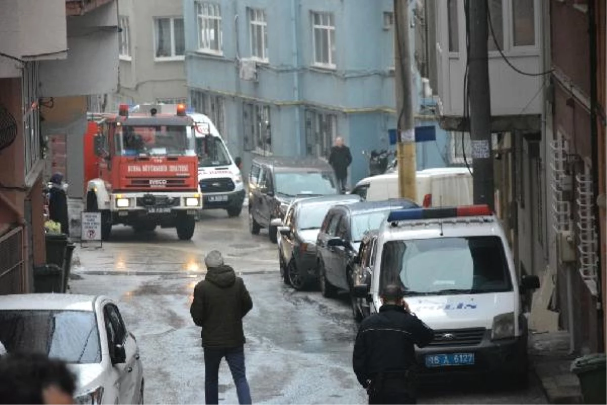 Açık Kalan Elektrik Sobasından Çıkan Yangında 3 Üniversiteli Hastanelik Oldu