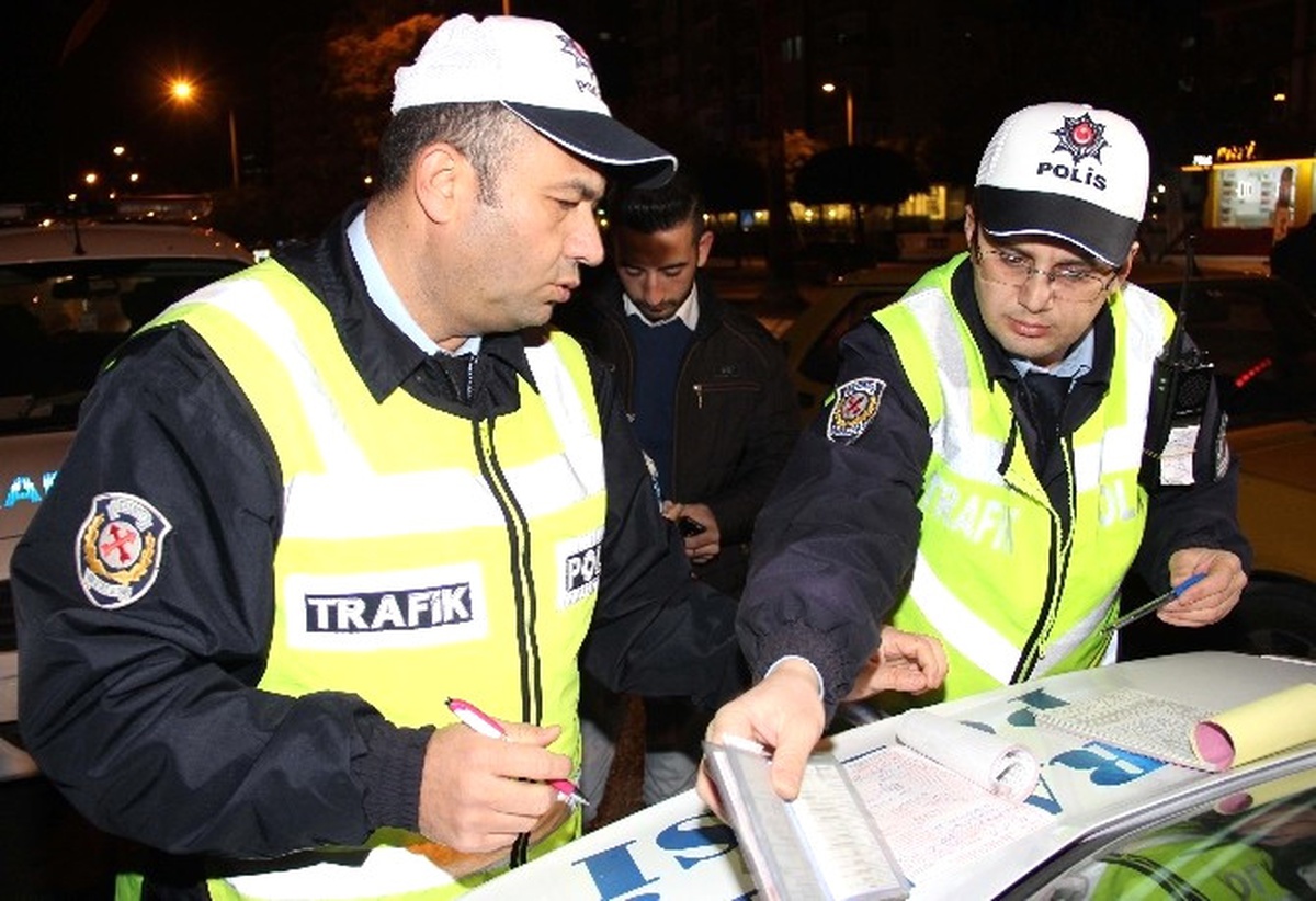 Adana\'da Alkollü Araç Sürücüsü, Yeni Yılın İlk Cezasını Yedi