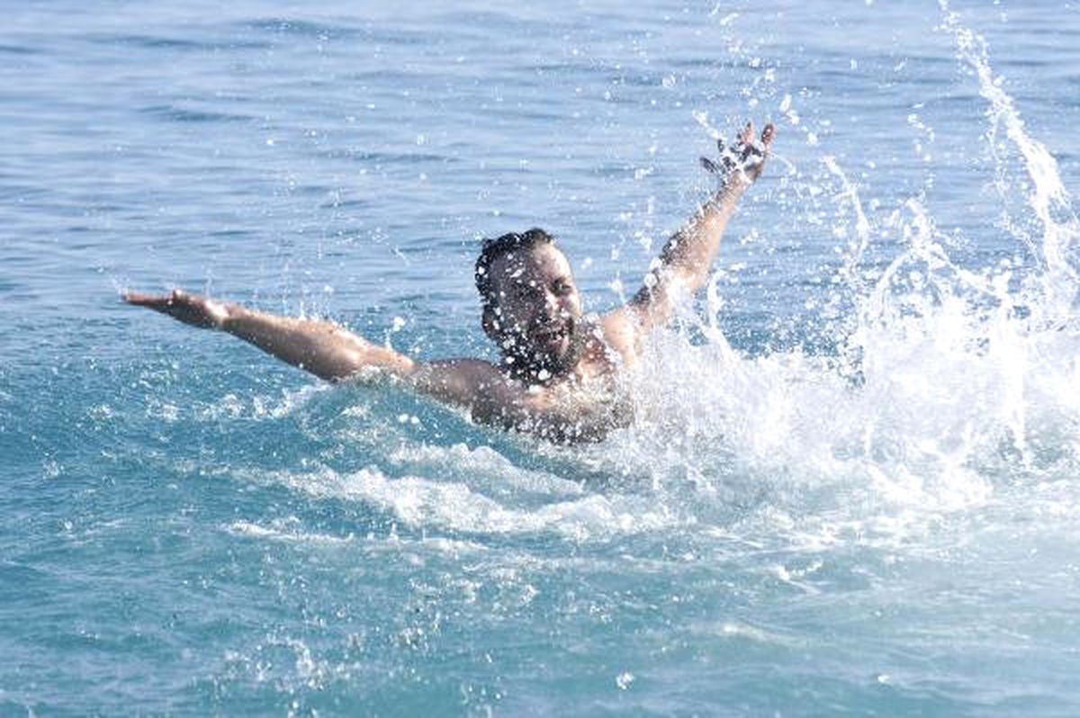 Antalya\'da Kış Ortasında Deniz Keyfi
