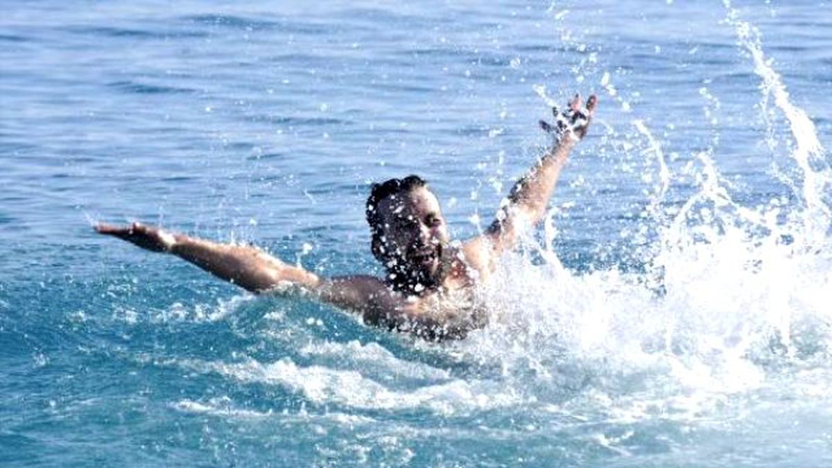 Antalya\'da Kış Ortasında Deniz Keyfi