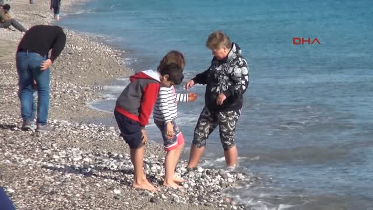 Antalya\'da Kış Ortasında Deniz Keyfi