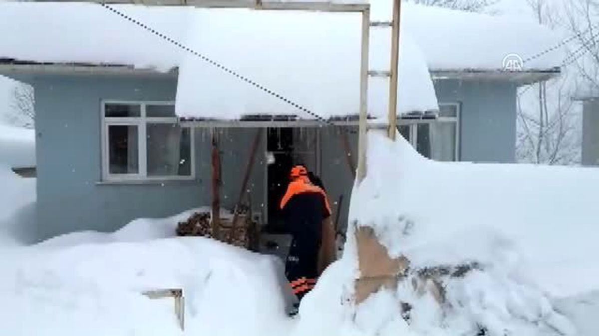 Bağ Evinde Mahsur Kalan Baba-oğul Kurtarıldı