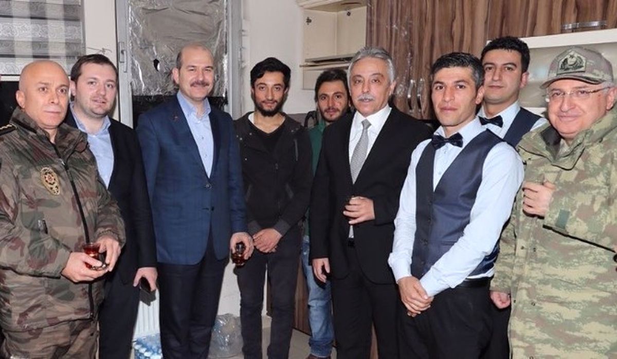 Bakan Soylu, Yüksekova\'da Telsizden Polislerin Yeni Yıllını Kutladı