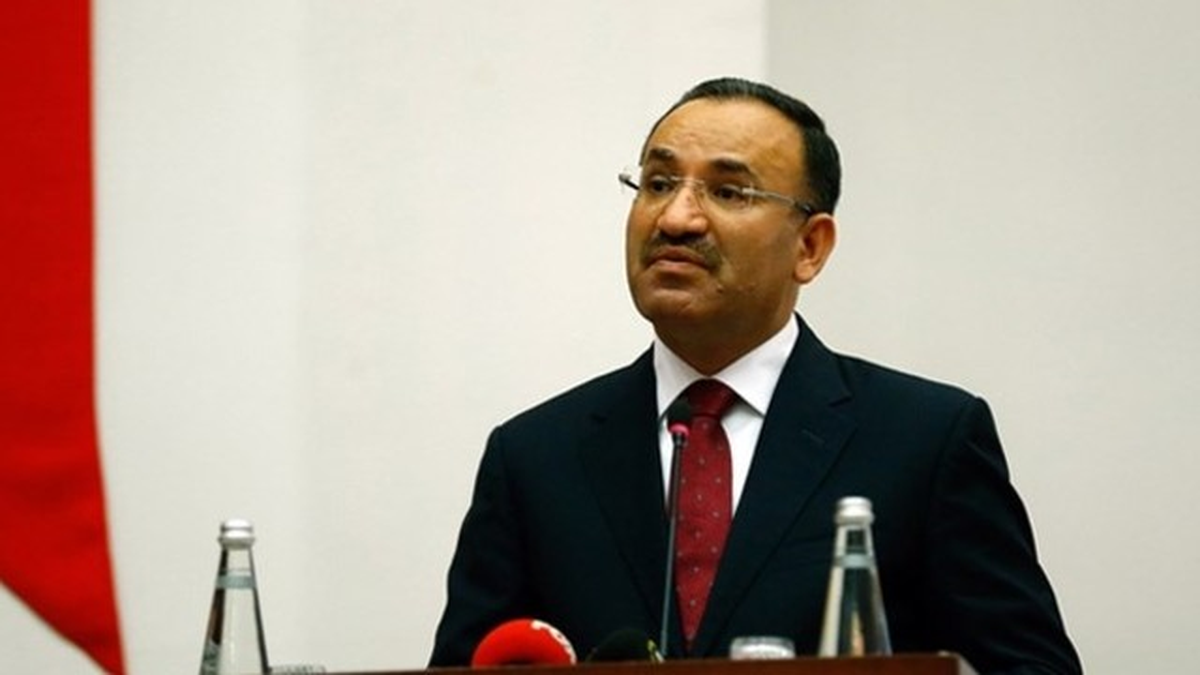Bekir Boğzdağ: Sosyal Medya Hesaplarından Terör Örgütlerini Övmek Suçtur