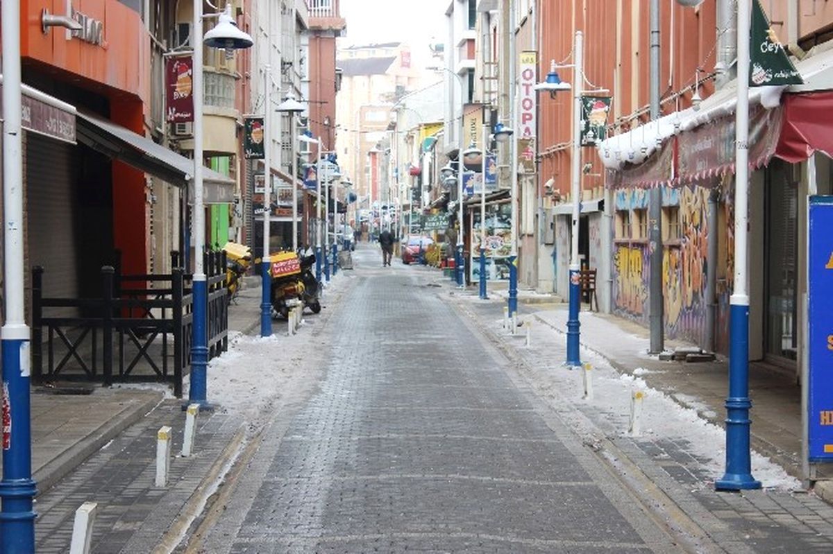 Eskişehir\'de Yılbaşı Sonrası Sokaklar Boş Kaldı