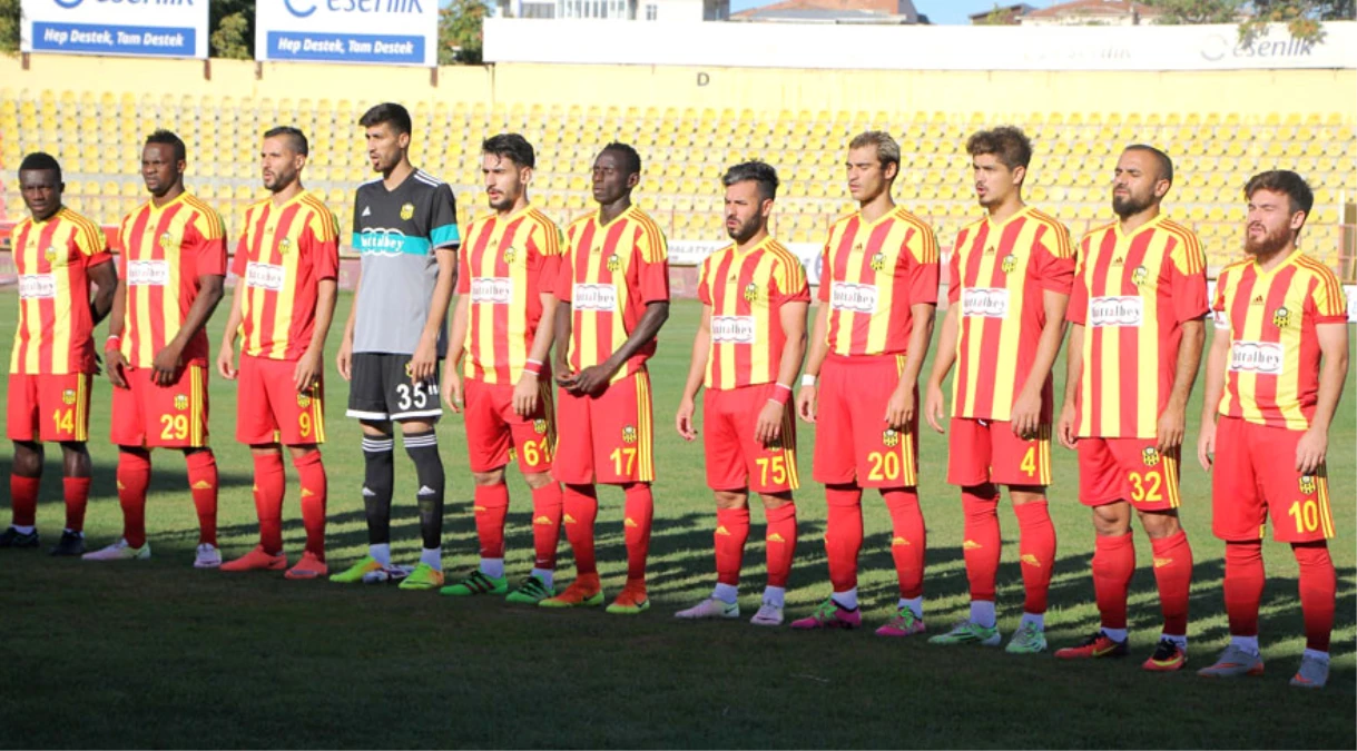 Evkur Yeni Malatyaspor, 3 Futbolcuyla Yollarını Ayırdı